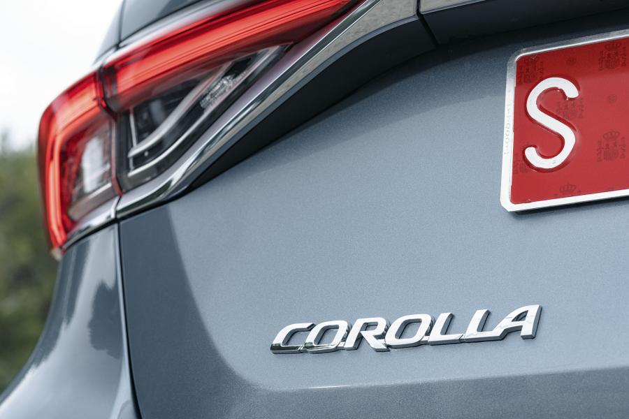 Детали экстерьера Toyota Corolla Hybrid Sedan 2019 года  (WW) (фото 19 из 25)